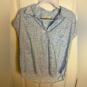 NWT Blue & White Daisy Print Blouse